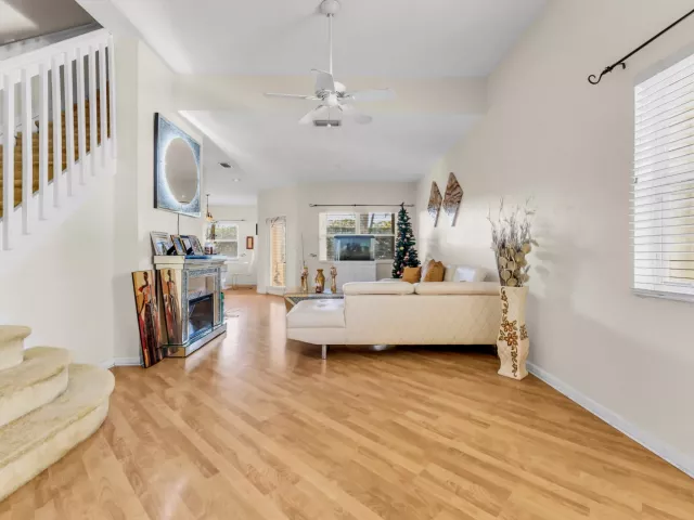 Продажа дома по адресу 7538 NW 17TH Drive - фото 9379899