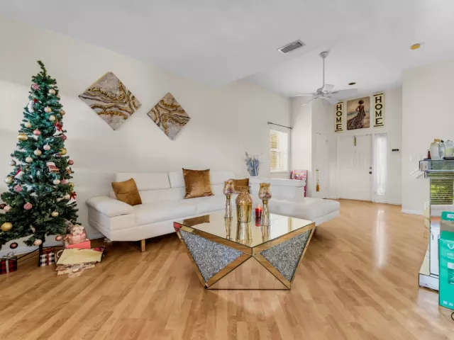 Продажа дома по адресу 7538 NW 17TH Drive - фото 9379901