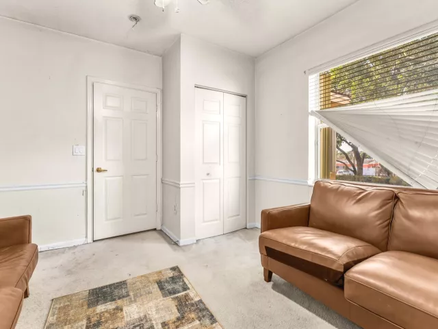 Продажа дома по адресу 7538 NW 17TH Drive - фото 9379905