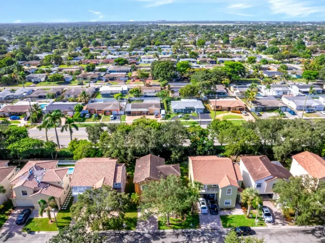 Продажа дома по адресу 7538 NW 17TH Drive - фото 9379908