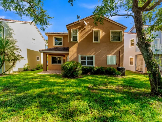 Продажа дома по адресу 7538 NW 17TH Drive - фото 9379914