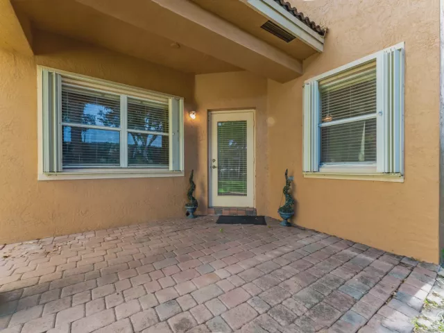 Продажа дома по адресу 7538 NW 17TH Drive - фото 9379915
