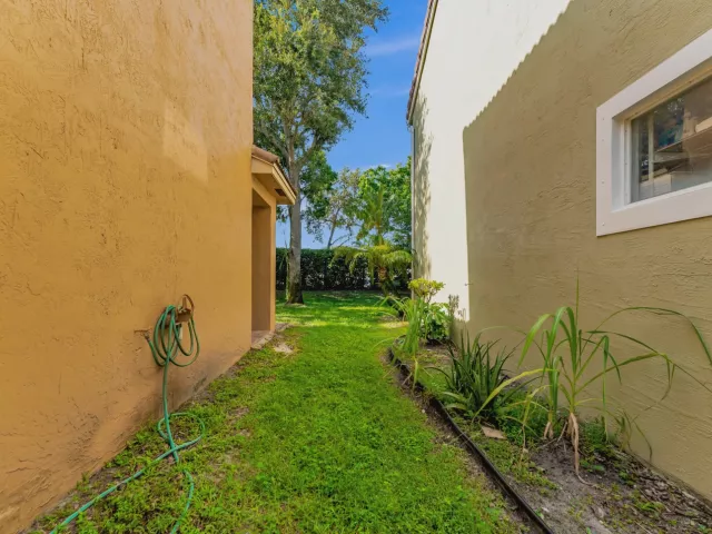 Продажа дома по адресу 7538 NW 17TH Drive - фото 9379922