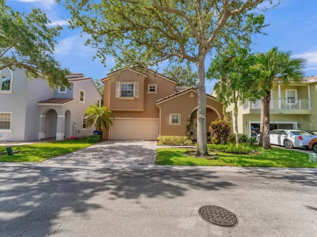 Продажа дома по адресу 7538 NW 17TH Drive - фото 9379874