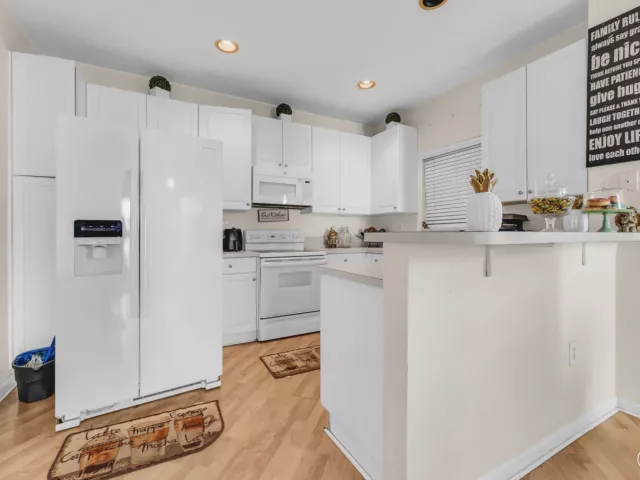 Продажа дома по адресу 7538 NW 17TH Drive - фото 9379876
