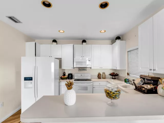 Продажа дома по адресу 7538 NW 17TH Drive - фото 9379877
