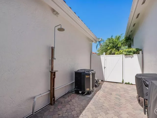 Продажа дома по адресу 1081 BEL AIRE Drive E - фото 9376454