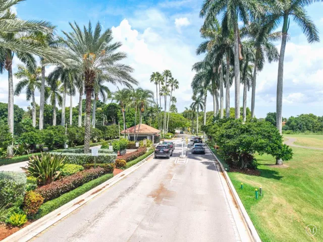Продажа дома по адресу 1081 BEL AIRE Drive E - фото 9376455