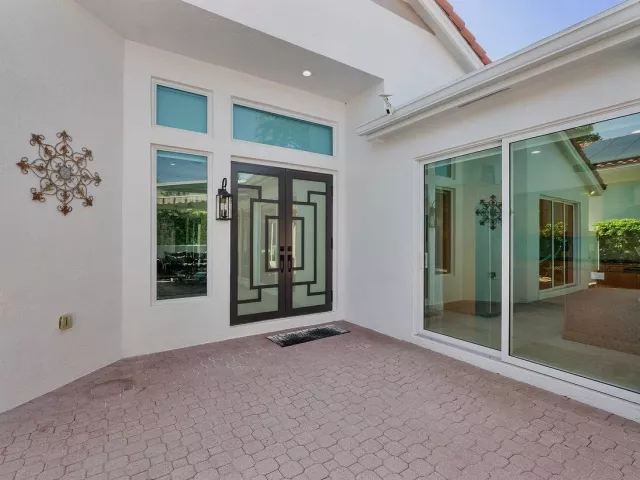 Продажа дома по адресу 1081 BEL AIRE Drive E - фото 9376433