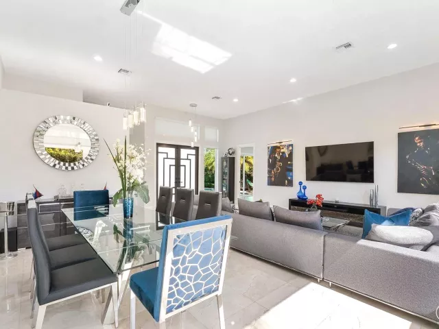 Продажа дома по адресу 1081 BEL AIRE Drive E - фото 9376436