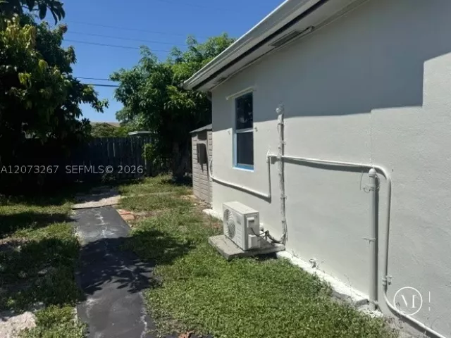 Продажа дома по адресу 12610 NW 23rd Ave - фото 9334445