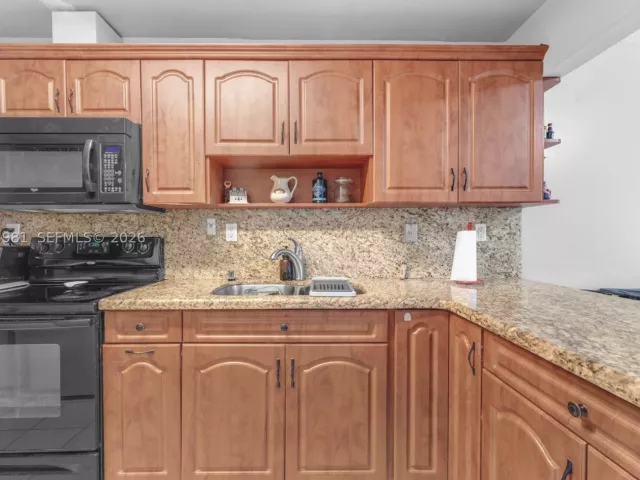Продажа дома по адресу 9618 SW 3rd Ln 18 - фото 9339017