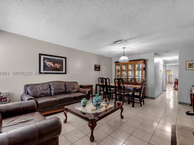 Продажа дома по адресу 9618 SW 3rd Ln 18 - фото 9339010