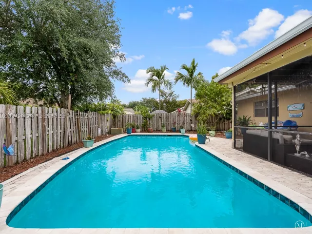 Продажа дома по адресу 5009 SW 104th Ave - фото 9341669