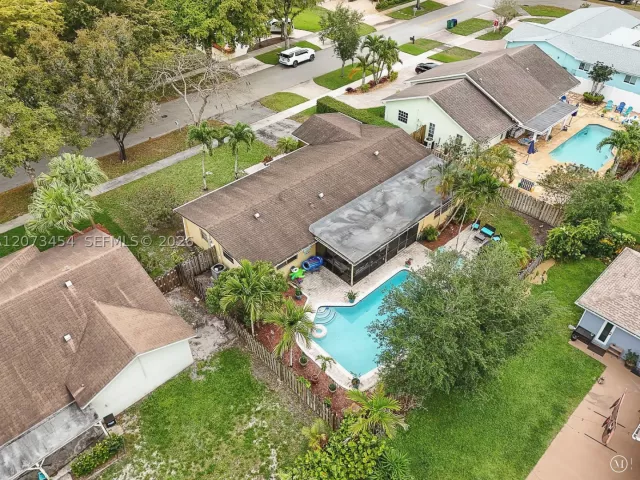 Продажа дома по адресу 5009 SW 104th Ave - фото 9341648