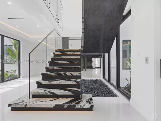Продажа дома по адресу 10201 SW 64th St - фото 9336777