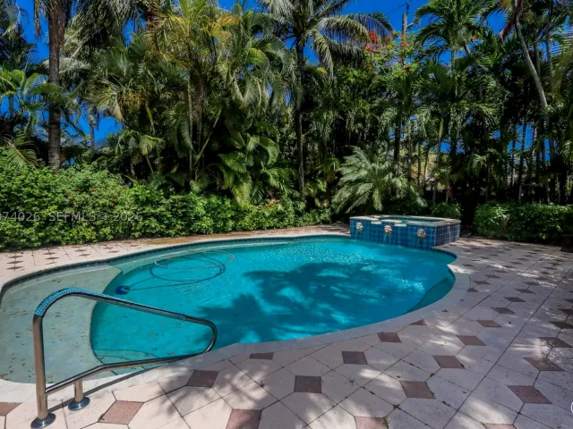 Продажа дома по адресу 1030 Polk St - фото 9333199