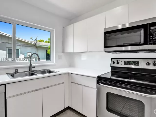 Продажа дома по адресу 12701 SW 80th St - фото 9335800