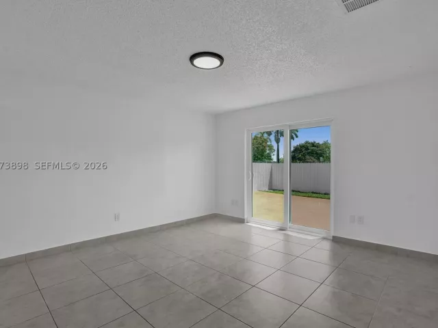 Продажа дома по адресу 12701 SW 80th St - фото 9335811