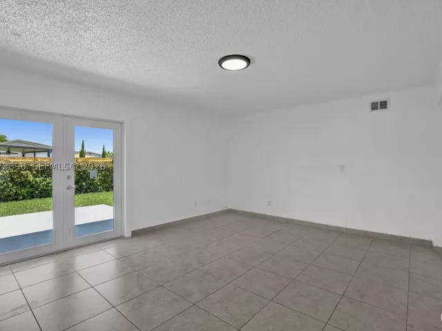 Продажа дома по адресу 12701 SW 80th St - фото 9335812