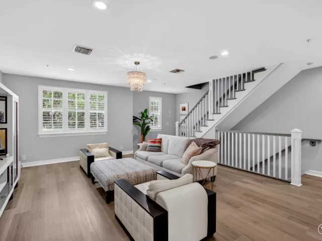 Продажа дома по адресу 365 W Mallory Circle - фото 9360201