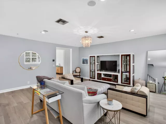 Продажа дома по адресу 365 W Mallory Circle - фото 9360202