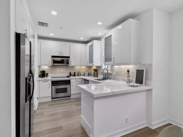 Продажа дома по адресу 365 W Mallory Circle - фото 9360206