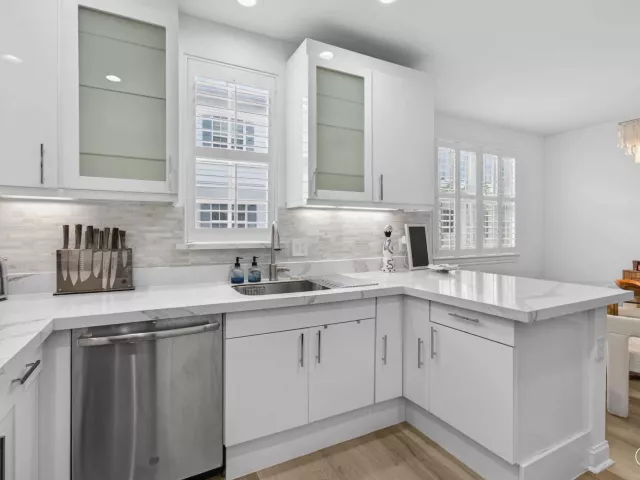 Продажа дома по адресу 365 W Mallory Circle - фото 9360209