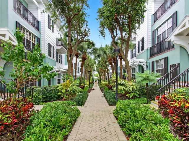 Продажа дома по адресу 365 W Mallory Circle - фото 9360189