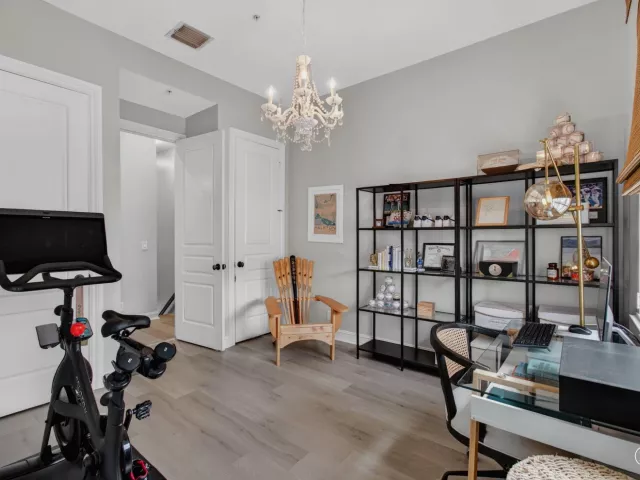 Продажа дома по адресу 365 W Mallory Circle - фото 9360220