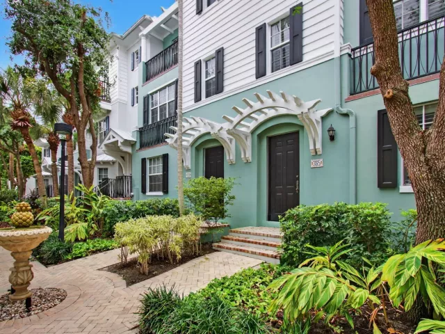 Продажа дома по адресу 365 W Mallory Circle - фото 9360190