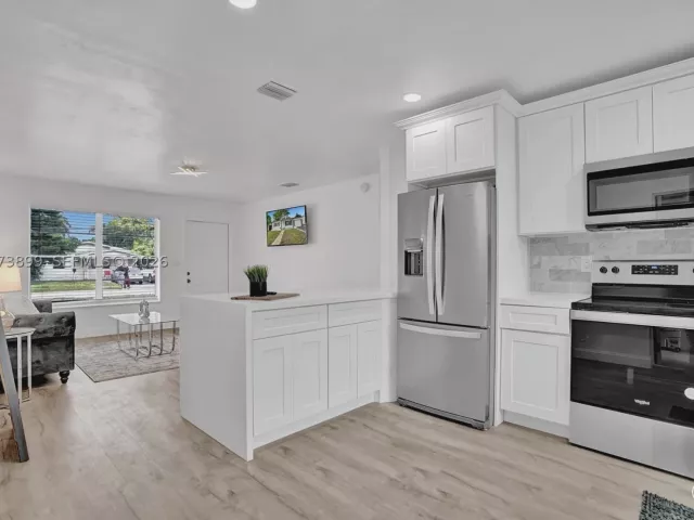 Продажа дома по адресу 510 N 24th Ave - фото 9378128