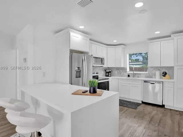 Продажа дома по адресу 510 N 24th Ave - фото 9378130