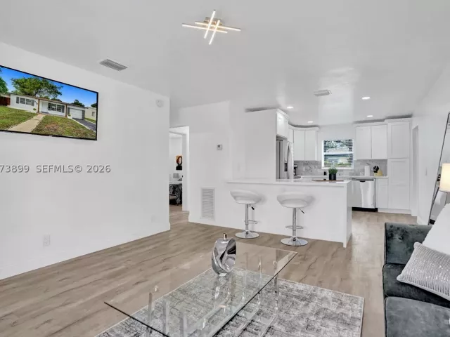 Продажа дома по адресу 510 N 24th Ave - фото 9378134