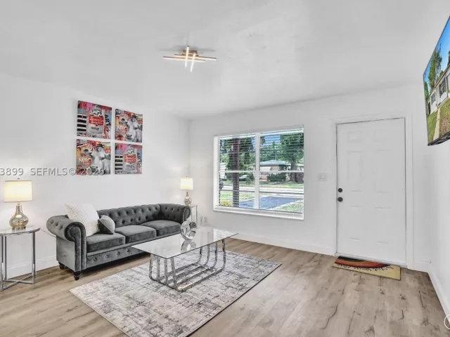 Продажа дома по адресу 510 N 24th Ave - фото 9378135