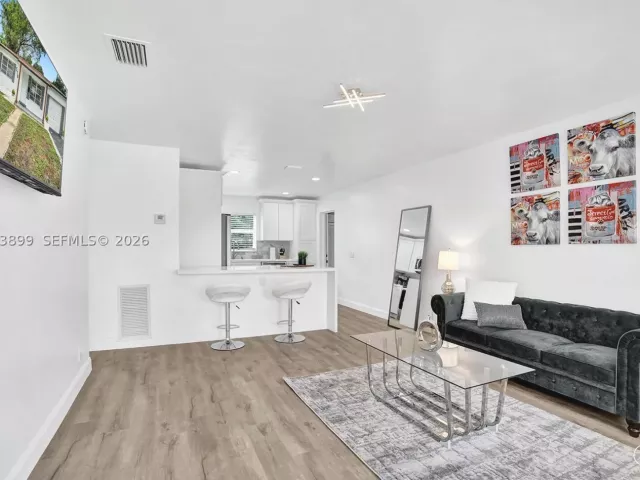 Продажа дома по адресу 510 N 24th Ave - фото 9378136