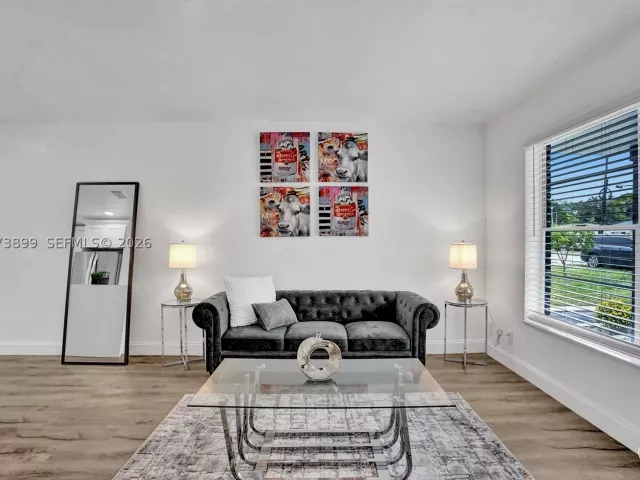 Продажа дома по адресу 510 N 24th Ave - фото 9378119