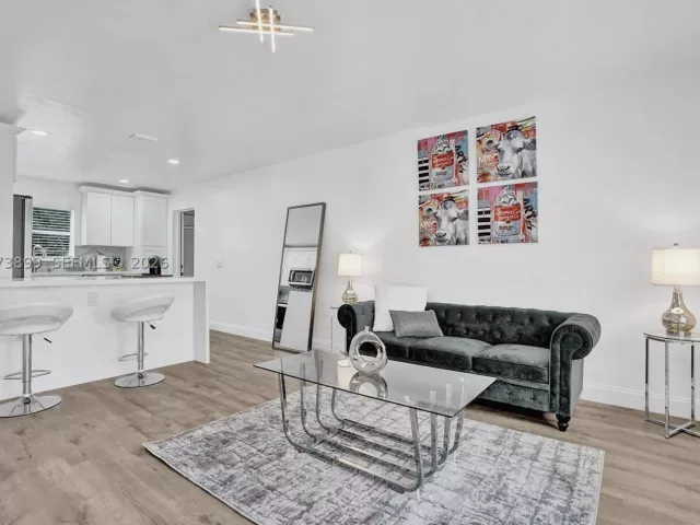 Продажа дома по адресу 510 N 24th Ave - фото 9378120