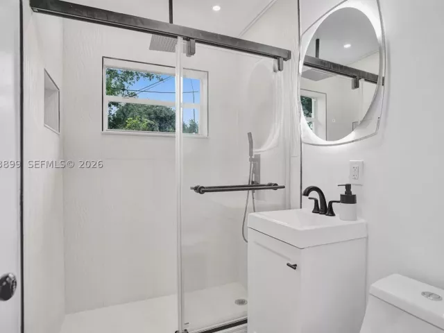 Продажа дома по адресу 510 N 24th Ave - фото 9378121