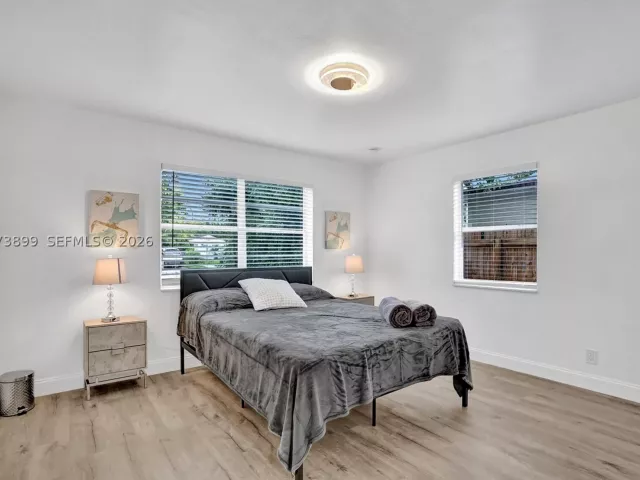 Продажа дома по адресу 510 N 24th Ave - фото 9378122