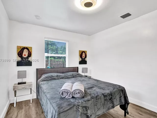 Продажа дома по адресу 510 N 24th Ave - фото 9378123