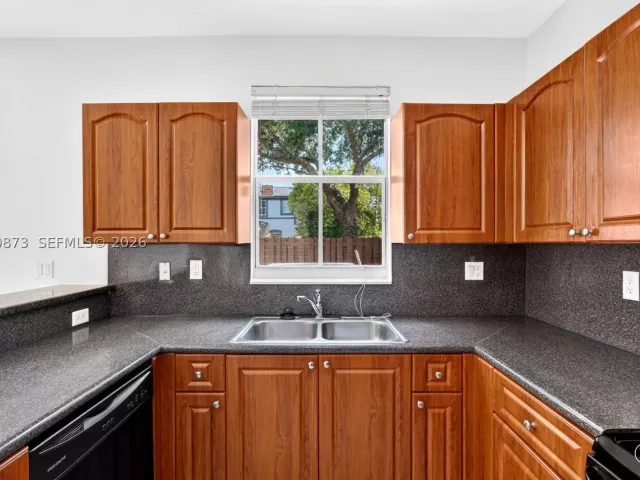 Продажа дома по адресу 14946 SW 9th Way - фото 9336331