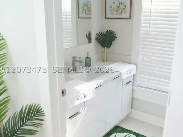 Продажа дома по адресу 1274 SW 5th St - фото 9336654