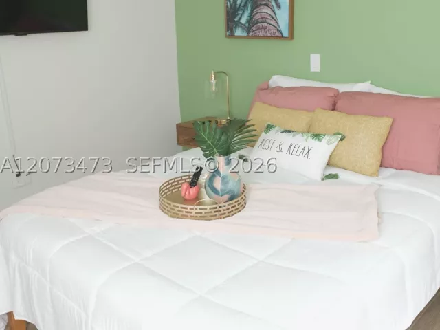 Продажа дома по адресу 1274 SW 5th St - фото 9336656