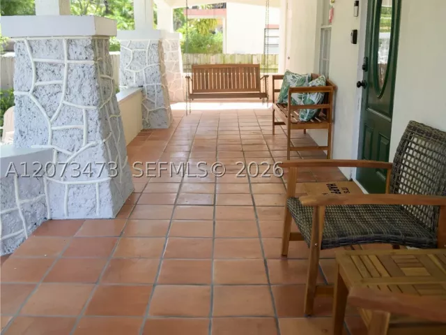 Продажа дома по адресу 1274 SW 5th St - фото 9336643