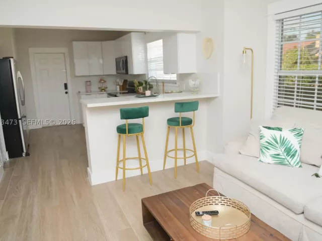 Продажа дома по адресу 1274 SW 5th St - фото 9336646