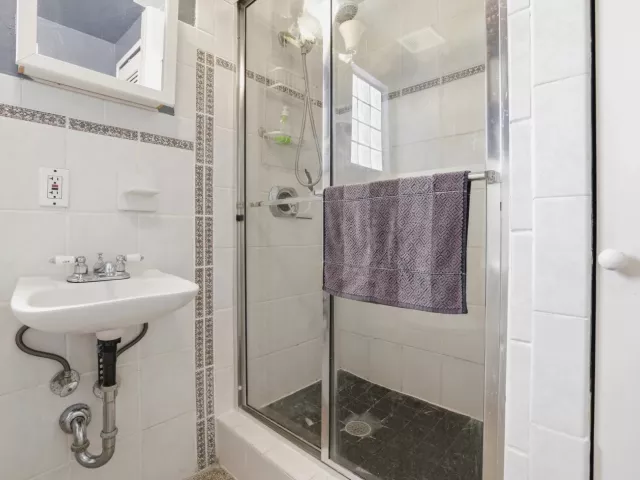 Продажа дома по адресу 227 S SWINTON Avenue - фото 9335878