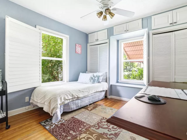 Продажа дома по адресу 227 S SWINTON Avenue - фото 9335882