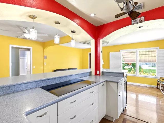 Продажа дома по адресу 227 S SWINTON Avenue - фото 9335875