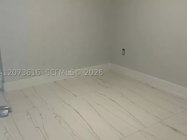 Продажа дома по адресу 2500 NW 91st St - фото 9336526